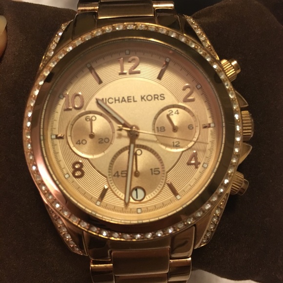 Michael Kors Rose Gold Watch - Picture 7 of 7